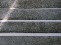 Cementtrappe set forfra hvor det nemt at adskille trin